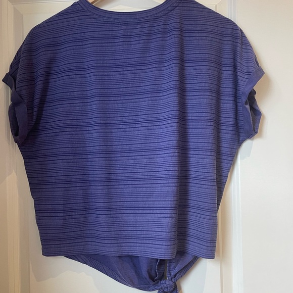 This is a US size small. It is a purple workout too from Gap. - Picture 2 of 4